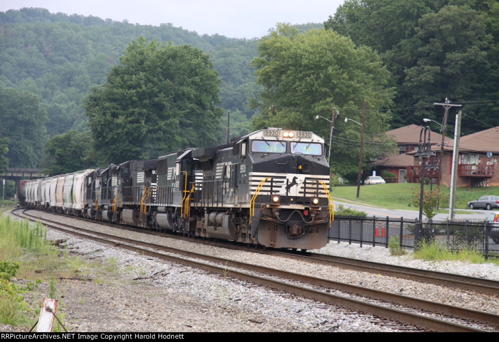 NS 9930 leads train 134 into Old Fort 